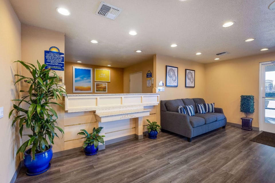Days Inn by Wyndham Lathrop Hotel in Manteca