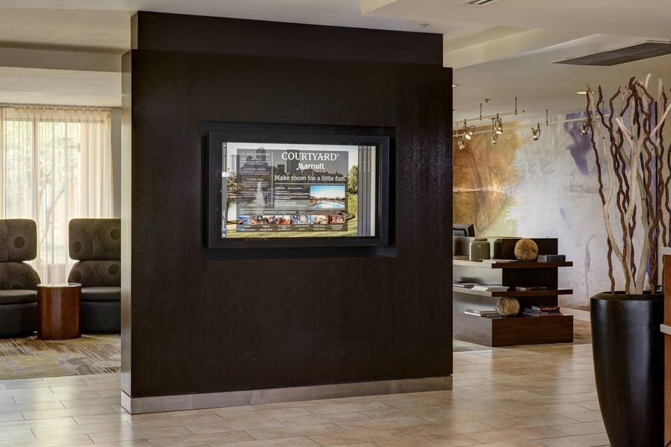Courtyard by Marriott Indianapolis Airport Hotel in Indianapolis