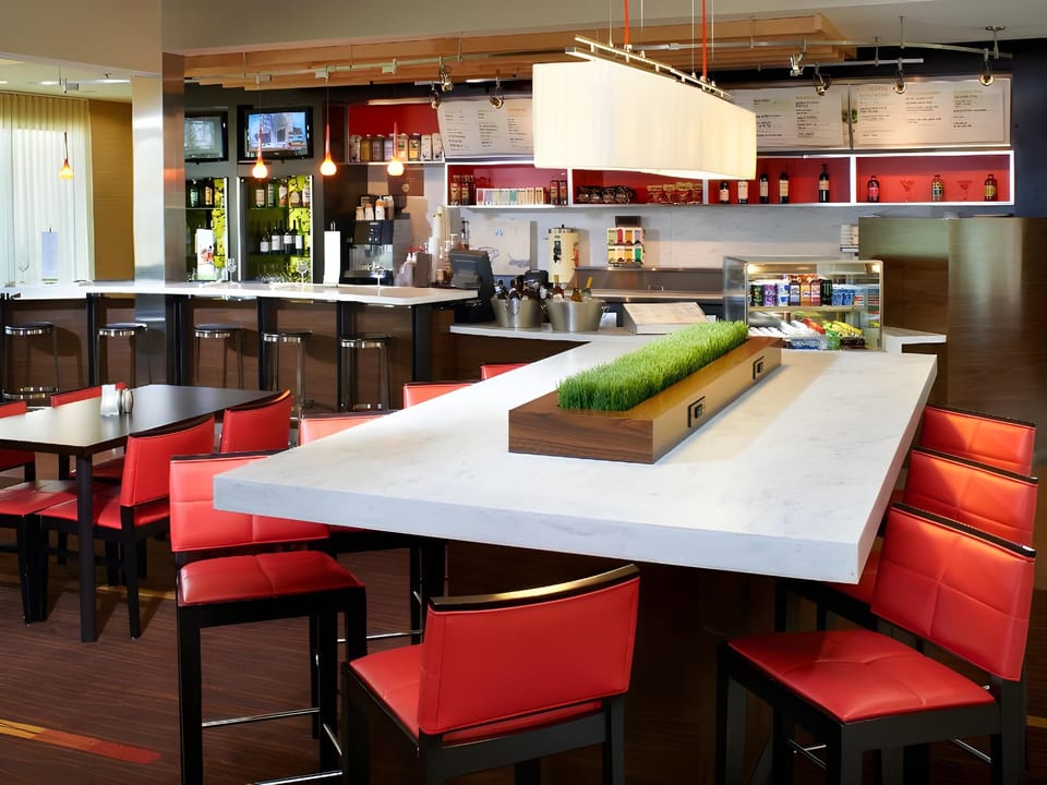 Courtyard by Marriott Indianapolis Airport Hotel in Indianapolis