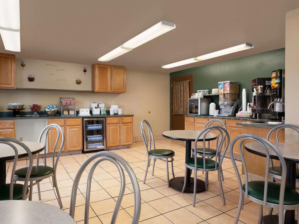 Super 8 By Wyndham Coeur D'Alene Hotel in Coeur dAlene