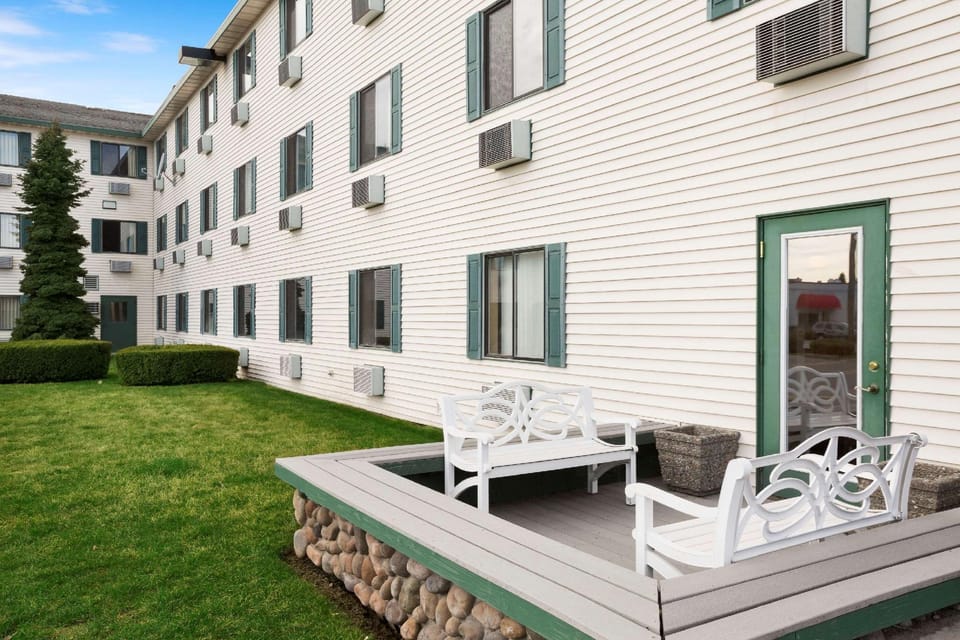 Super 8 By Wyndham Coeur D'Alene Hotel in Coeur dAlene