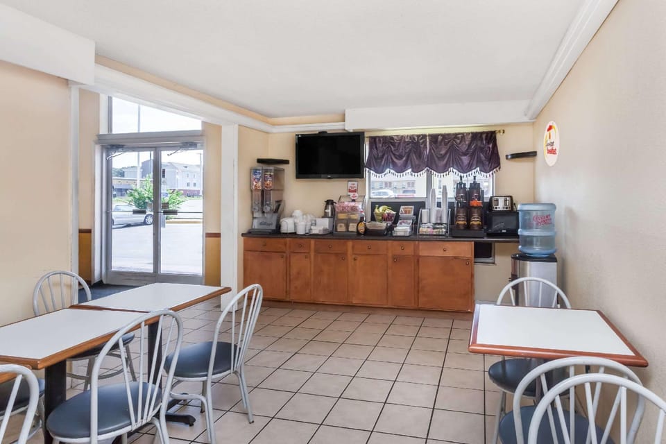 Super 8 By Wyndham Athens Hotel in Wheeler Lake