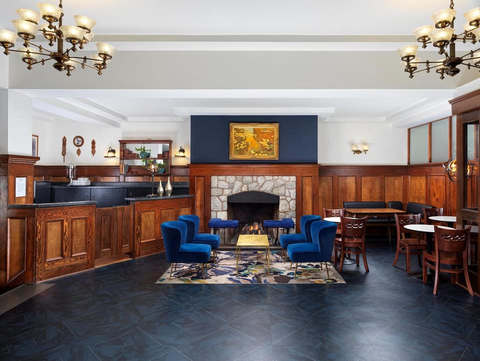 Huntingdon Manor Hotel Hotel in Victoria