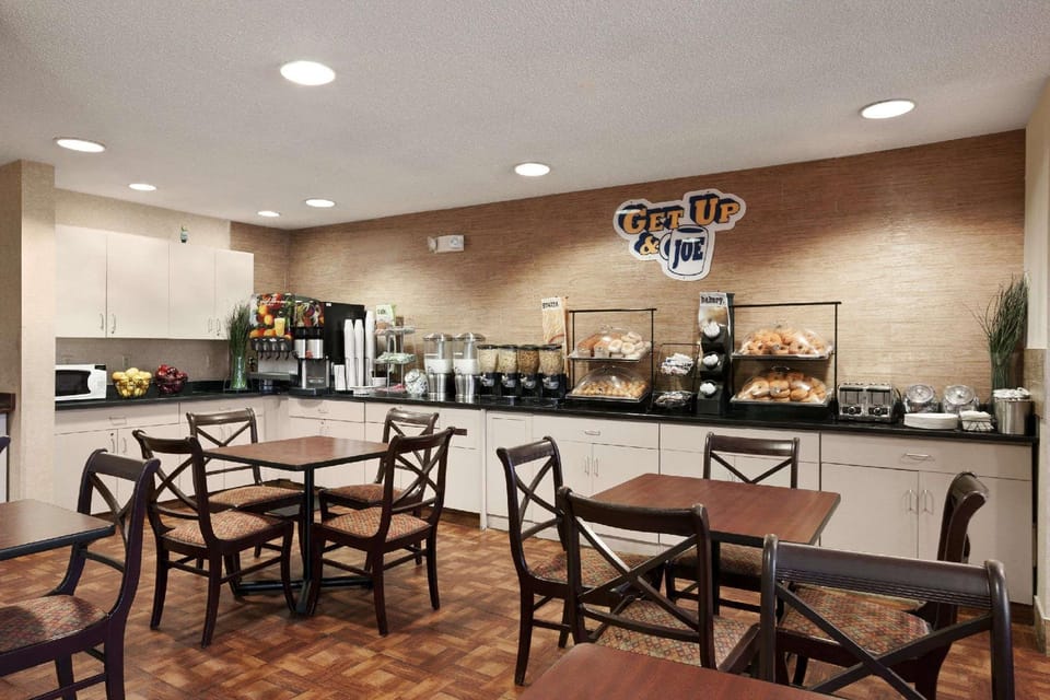 Microtel Inn & Suites by Wyndham Baltimore BWI Airport Hotel in Linthicum Heights