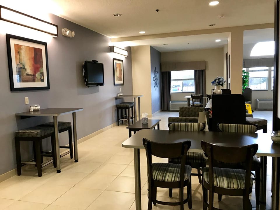 Microtel Inn & Suites by Wyndham Elkhart Hotel in Elkhart