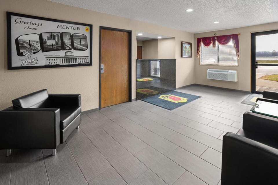 Super 8 By Wyndham Mentor/Cleveland Area Hotel in Willoughby