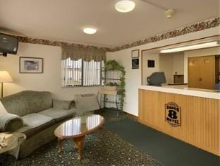 Super 8 By Wyndham Marietta Hotel in Marietta