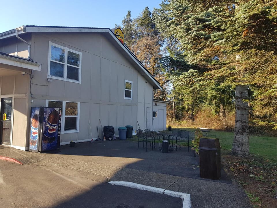 Super 8 By Wyndham Shelton Hotel in Shelton