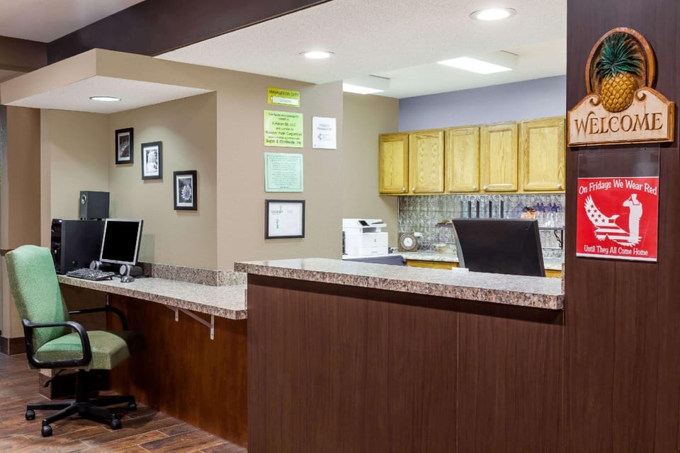 Super 8 By Wyndham Adrian Hotel in Ohio