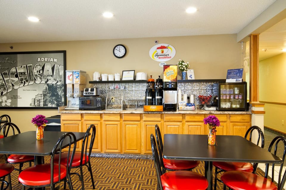 Super 8 By Wyndham Adrian Hotel in Ohio