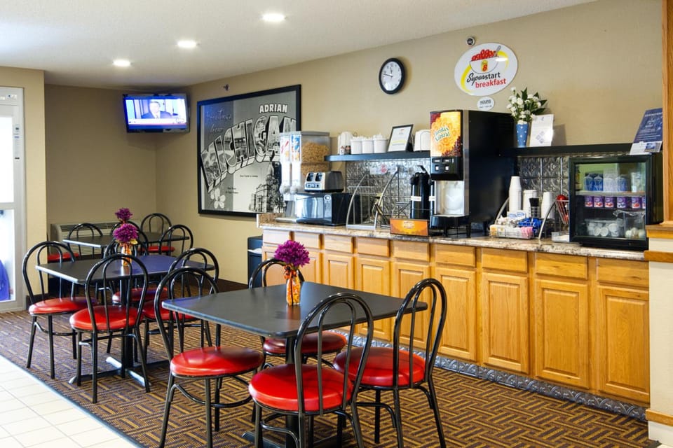 Super 8 By Wyndham Adrian Hotel in Ohio