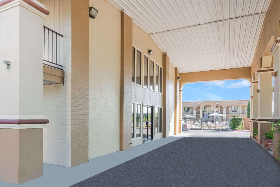 Days Inn by Wyndham San Marcos Hotel in San Marcos