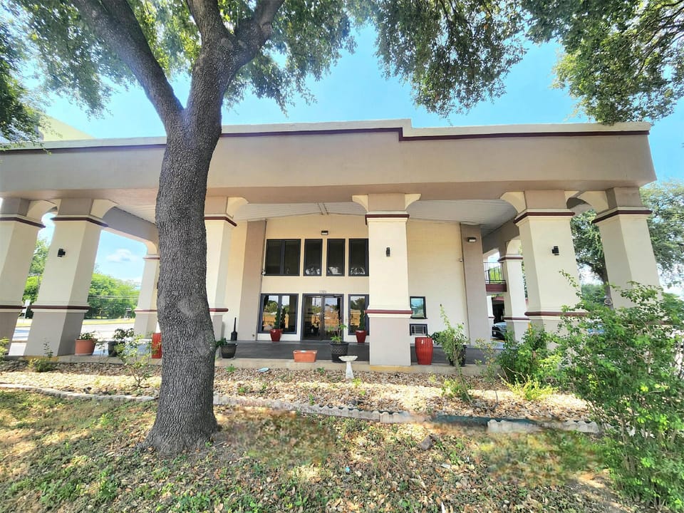 Days Inn by Wyndham San Marcos Hotel in San Marcos