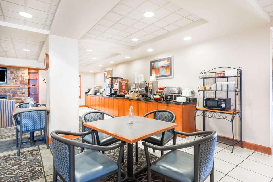 Wingate by Wyndham Erie Hotel in Millcreek Township