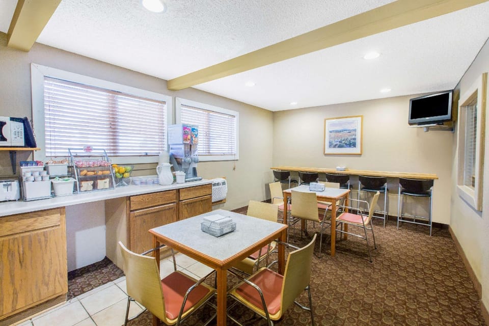 Super 8 By Wyndham Blue Earth Hotel in Minnesota