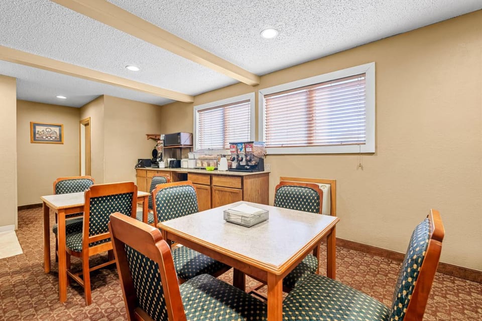 Super 8 By Wyndham Blue Earth Hotel in Minnesota