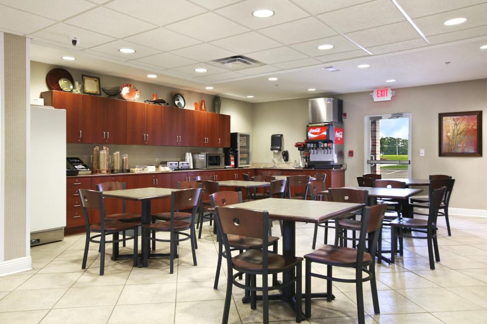 Microtel Inn & Suites by Wyndham Hattiesburg Hotel in Hattiesburg