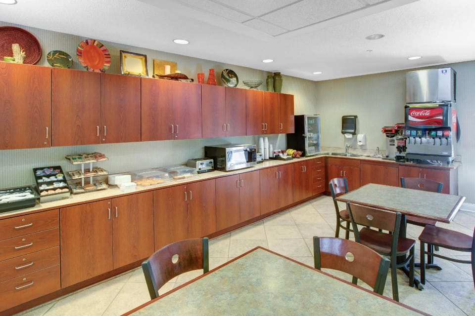 Microtel Inn & Suites by Wyndham Hattiesburg Hotel in Hattiesburg