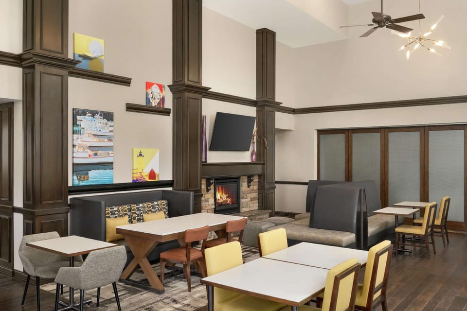 Hampton Inn & Suites Exeter Hotel in Exeter