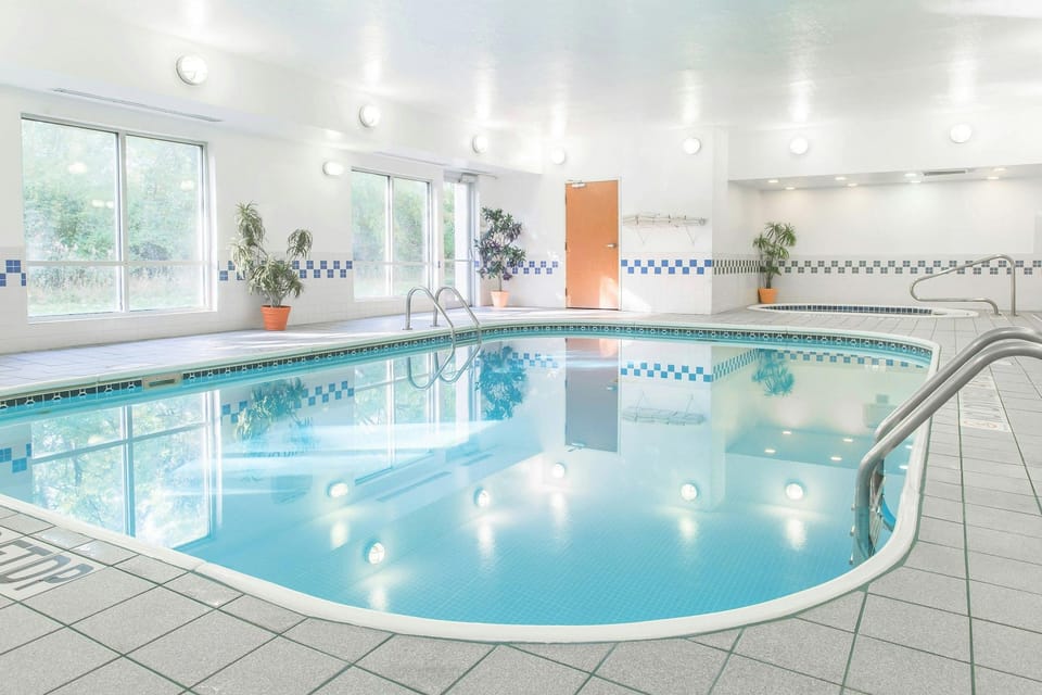 Fairfield by Marriott Inn & Suites Canton Hotel in North Canton