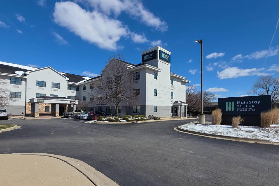 MainStay Suites Chicago Hillside Hotel in Bellwood