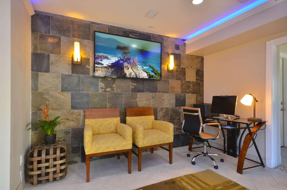 Best Western The Inn & Suites Pacific Grove Hotel in Pacific Grove