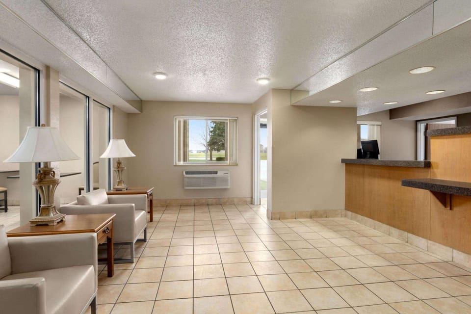 Super 8 By Wyndham Joliet I-55 N/Chicago Hotel in Joliet