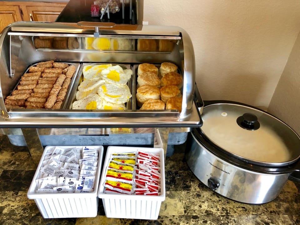 Super 8 By Wyndham Bolivar Hotel in Ozark Mountains