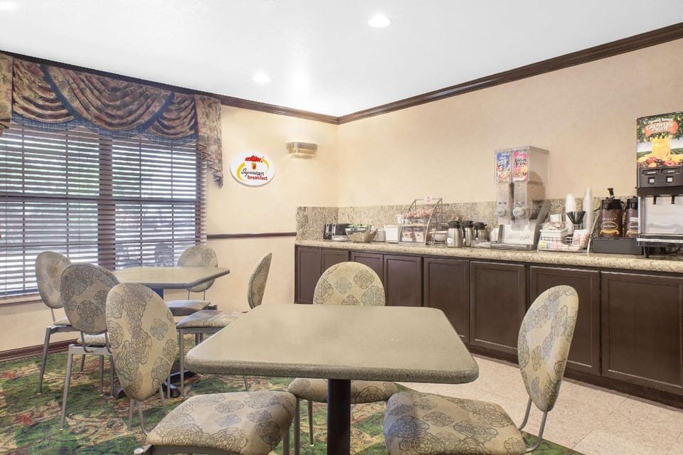 Super 8 By Wyndham Corpus Christi Hotel in Corpus Christi