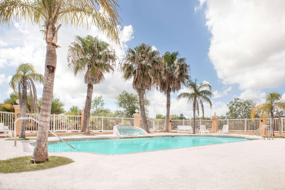 Super 8 By Wyndham Corpus Christi Hotel in Corpus Christi