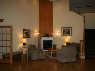 Country Inn & Suites by Radisson, Nevada, MO Hotel in Ozark Mountains