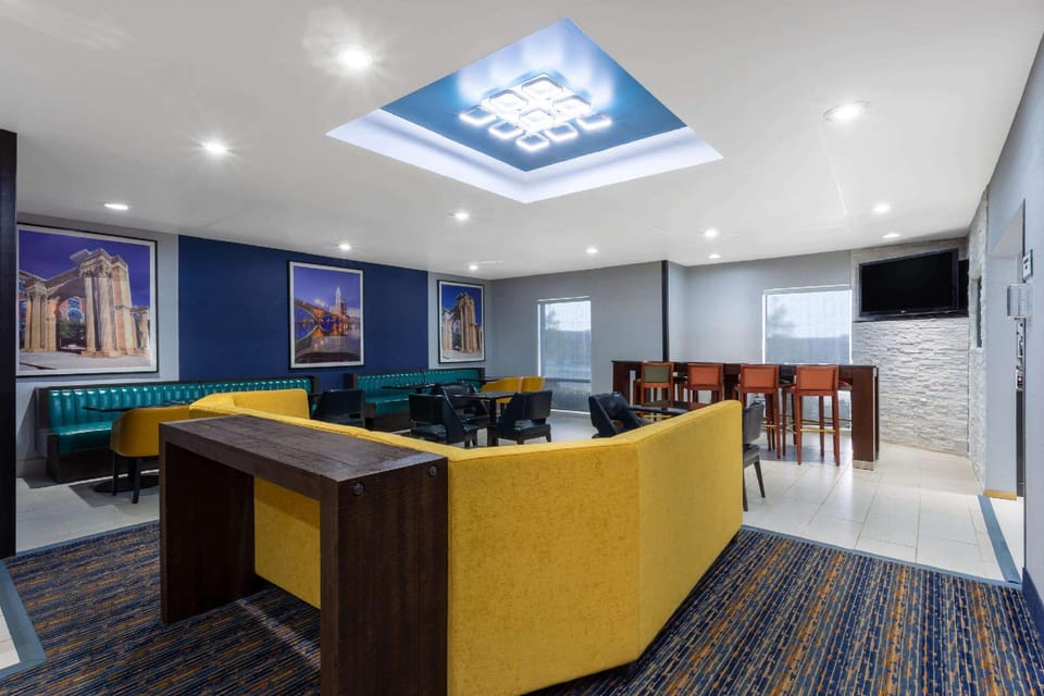 La Quinta Inn & Suites by Wyndham Columbus West - Hilliard Hotel in Ohio