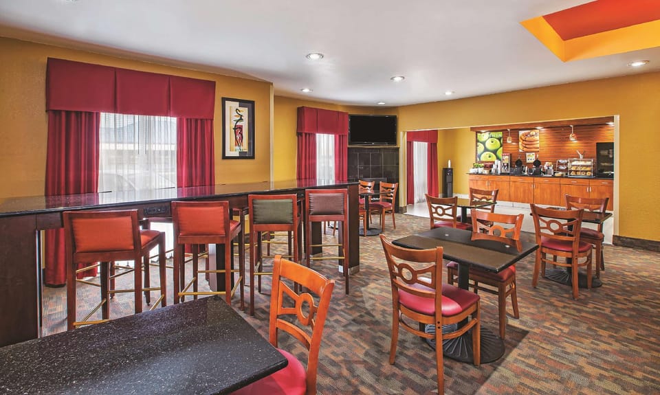 La Quinta Inn & Suites by Wyndham Columbus West - Hilliard Hotel in Ohio