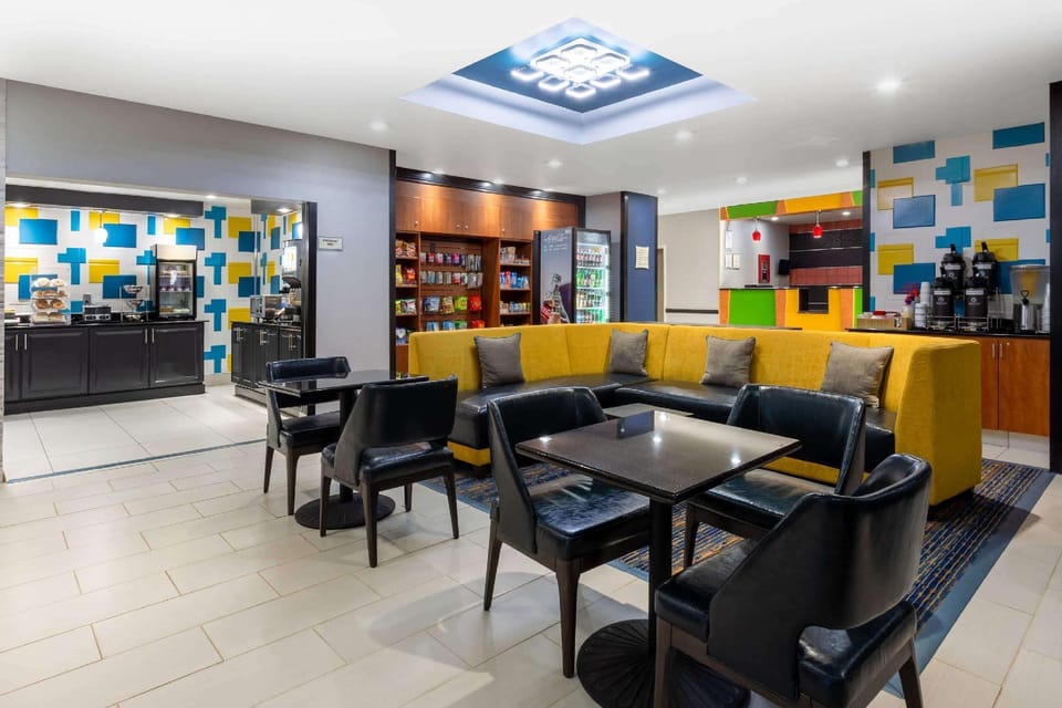 La Quinta Inn & Suites by Wyndham Columbus West - Hilliard Hotel in Ohio