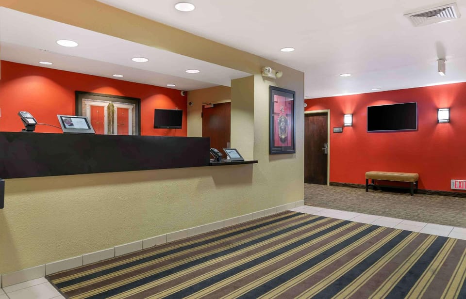 Extended Stay America Suites - Detroit - Metropolitan Airport Hotel in Romulus