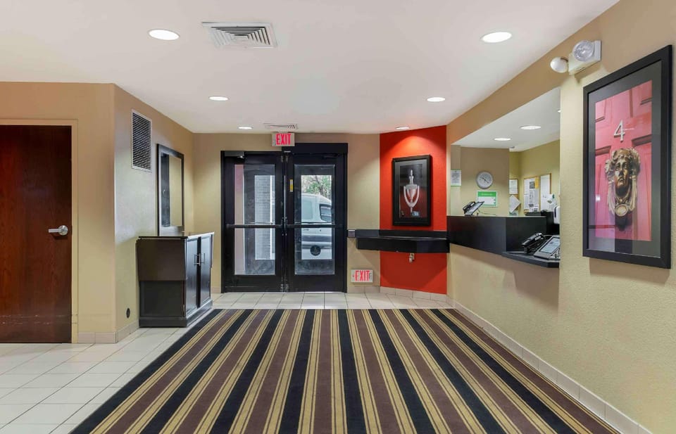 Extended Stay America Suites - Detroit - Metropolitan Airport Hotel in Romulus