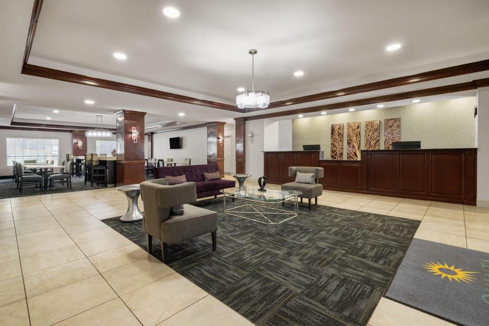 La Quinta Inn & Suites by Wyndham Savannah Airport - Pooler Hotel in Pooler