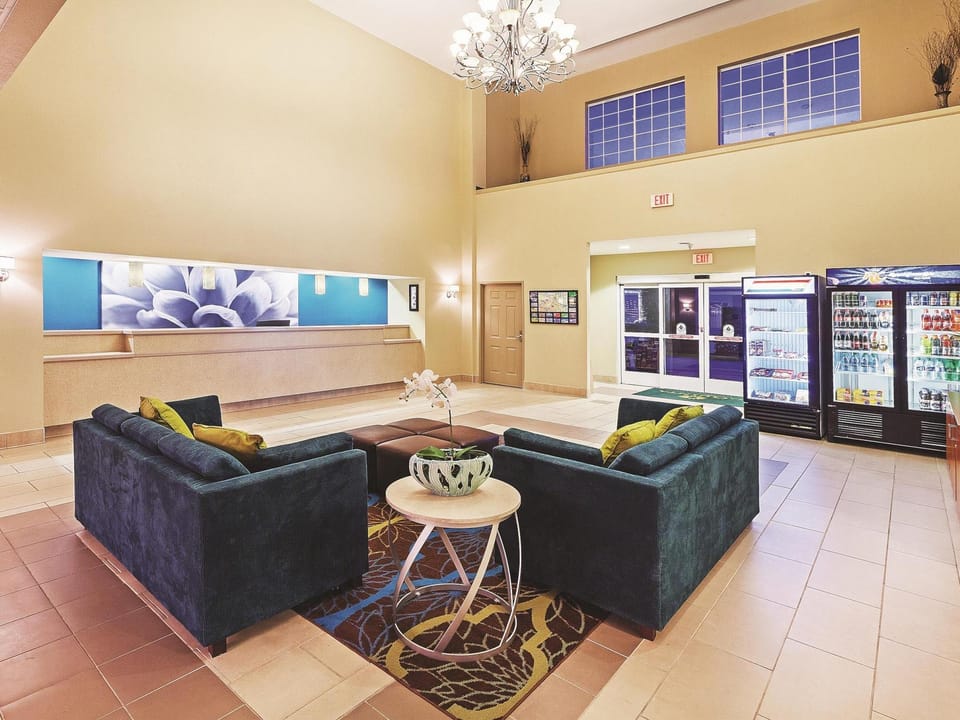 La Quinta Inn & Suites by Wyndham Corpus Christi Northwest Hotel in Corpus Christi