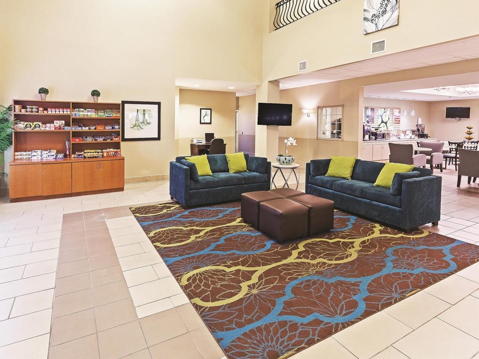 La Quinta Inn & Suites by Wyndham Corpus Christi Northwest Hotel in Corpus Christi