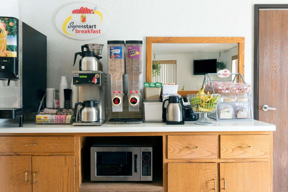 Super 8 By Wyndham Twinsburg/Cleveland Area Hotel in Ohio
