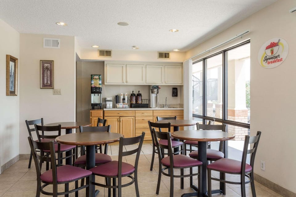 Super 8 By Wyndham Slidell Hotel in Slidell