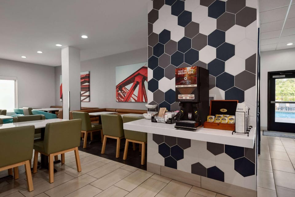 La Quinta Inn & Suites by Wyndham Gonzales LA Hotel in Gonzales
