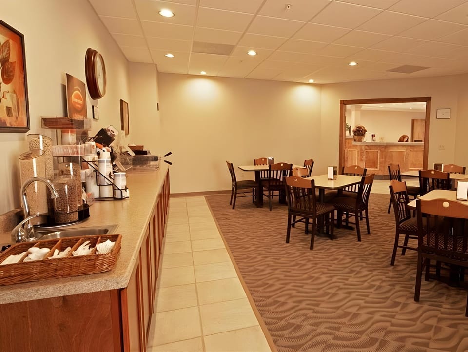 Paola Inn and Suites Hotel in Ozark Mountains