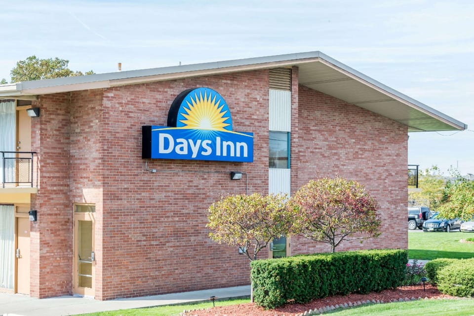 Days Inn by Wyndham Niles Hotel in Ohio