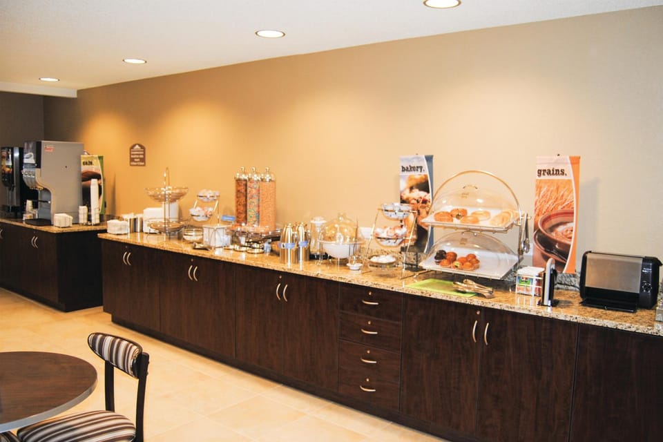 Microtel Inn & Suites by Wyndham Mineral Wells/Parkersburg Hotel in Ohio