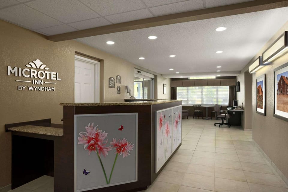 Microtel Inn & Suites by Wyndham Mineral Wells/Parkersburg Hotel in Ohio