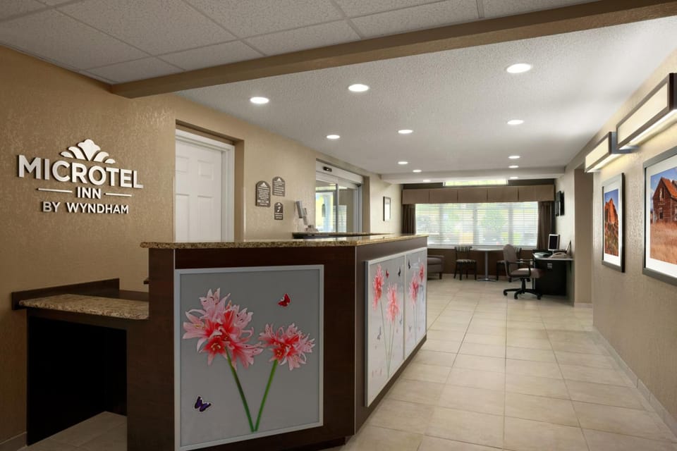 Microtel Inn & Suites by Wyndham Mineral Wells/Parkersburg Hotel in Ohio