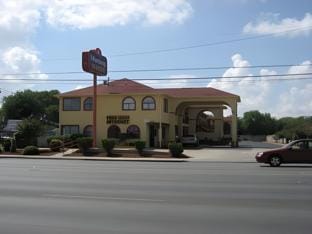 Mustang Inn and Suites Motel in San Antonio