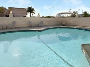 Sunset Inn Hotel in Costa Mesa