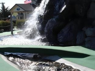 Emerald Dolphin Inn & Mini Golf Hotel in Fort Bragg